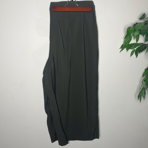 LOFT Plus Button Front Lightweight Fluid High Waisted Capri Pants - Picture 5 of 9